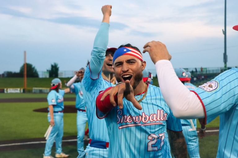 Chicago Snowballs take on the Rocket Squirrels at League Stadium